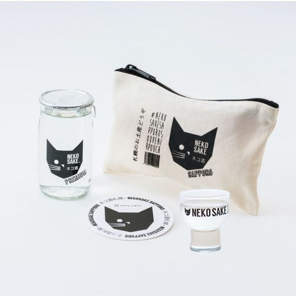 NEKO SAKE (PREMIUN 13.8%) SAPPORO SOUVENIR POUCH (180ML x 1 CUP)